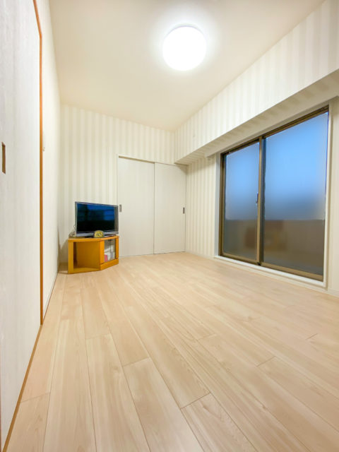 収納力のあるトイレ｜和室の洋室化・ペットに優しいフローリングへリフォーム（神戸市中央区マンション）