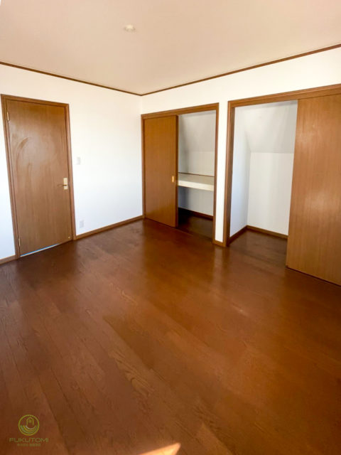状態のよい床はそのままに、お部屋のクロス貼替えをしました（神戸市灘区３階建て住宅お家まるごとリフォーム）