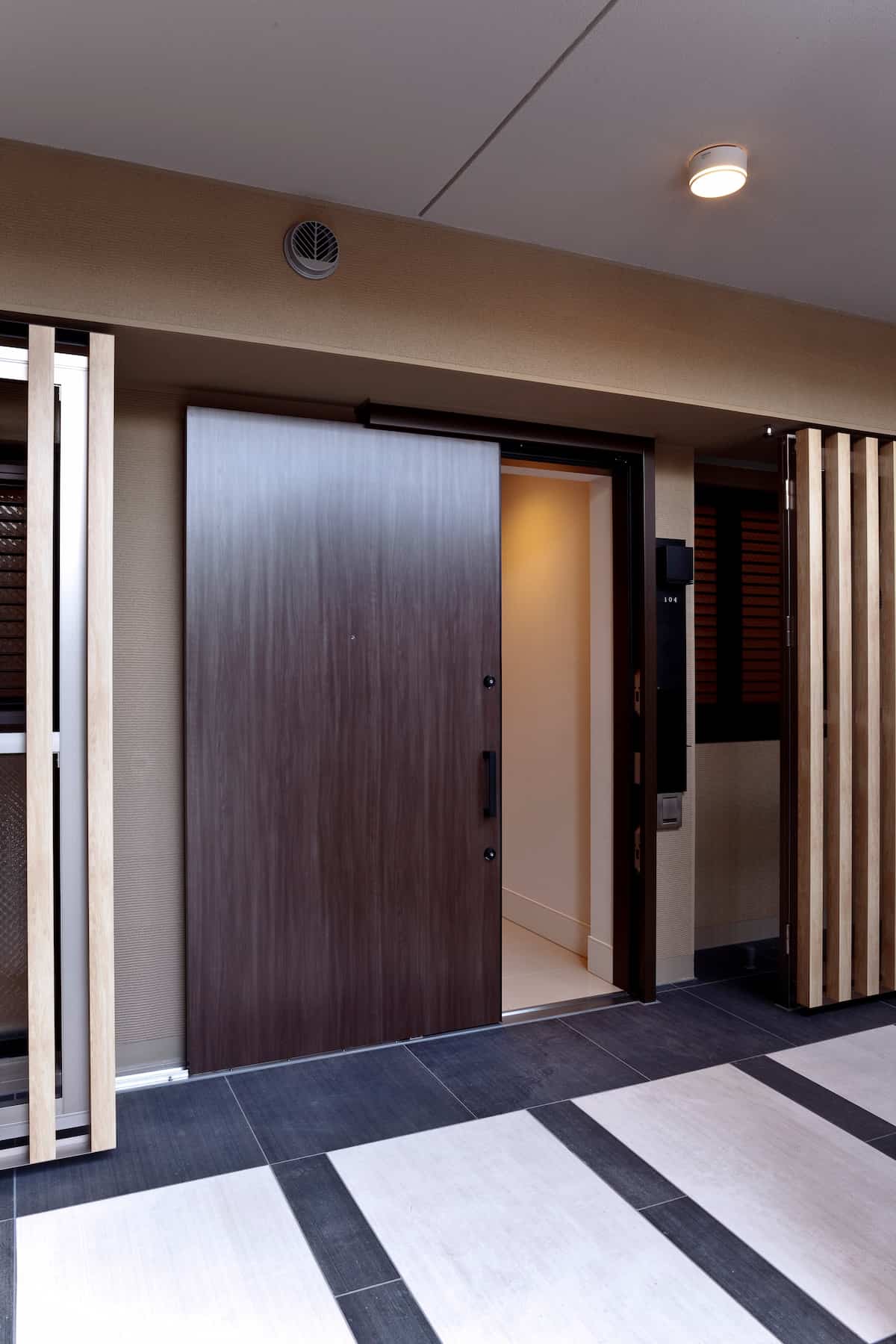 文化シャッター株式会社:マンション用玄関引き戸